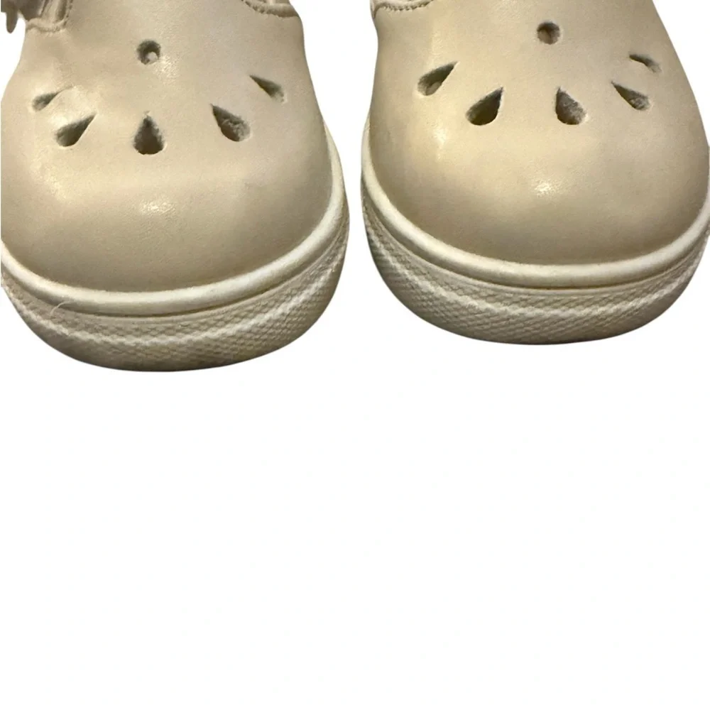 Charming Cream Kids Dress Shoes with Flower Accent